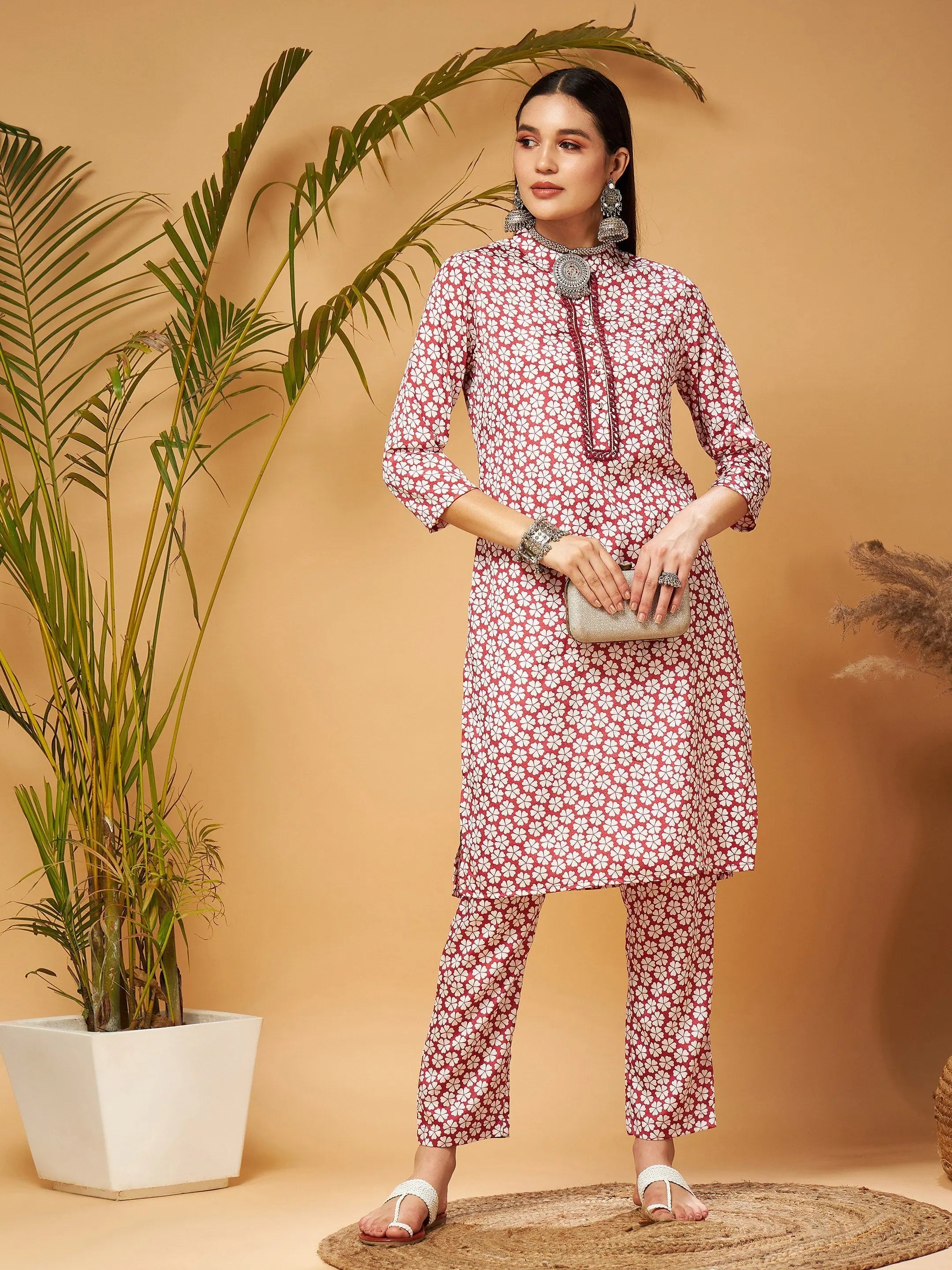 Women White Floral Neck Band Kurta With Pants Chic Slim Fit Pants