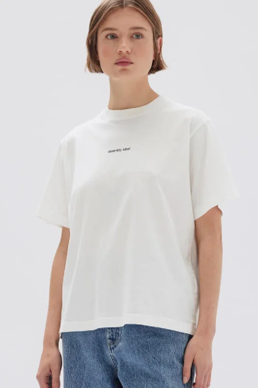 Assembly Label - Exhibited Print SS Tee, Antique White / Black Iron Safe Non-Iron Wrinkle Free