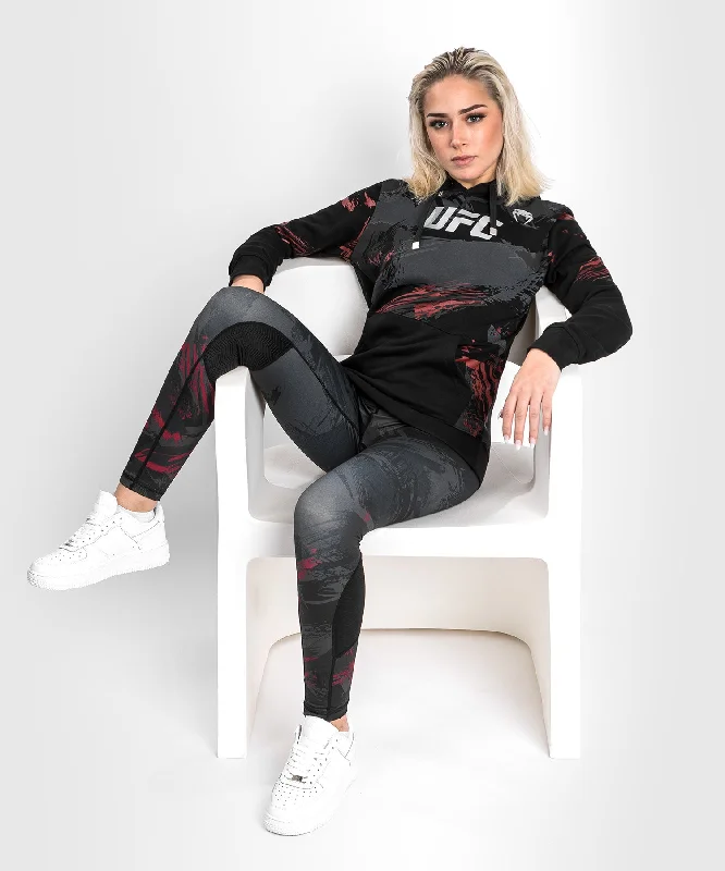 Sweatshirt à capuche pour Femmes UFC Venum Authentic Fight Week 2.0 - Noir/Rouge Print Jacquard Patchwork