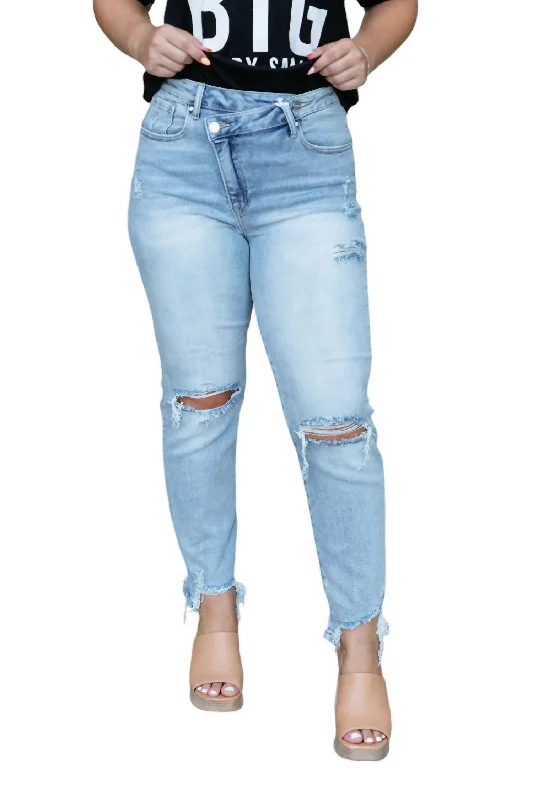 Crossover Girlfriend Jeans In Light Wash Elegant Wide-Leg Jeans